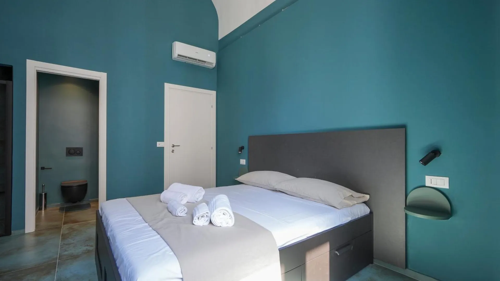 Bari Holiday Deluxe Daire İtalya